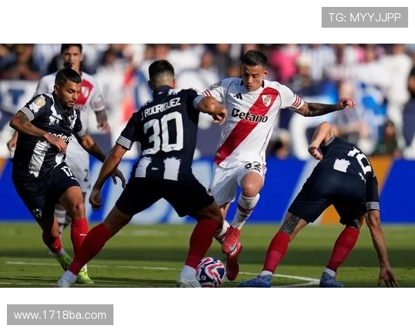 世俱杯半场战报：克里迪奥头球破门 德柳西射中门柱 河床暂时领先浦和红钻1-0